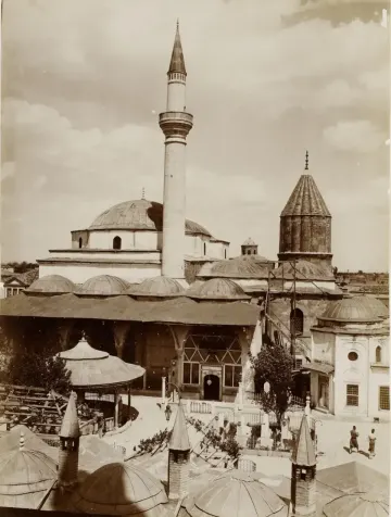Tarihî Konya — Mevlana Dergâhı ve çevresi, sepia dönem fotoğrafı
